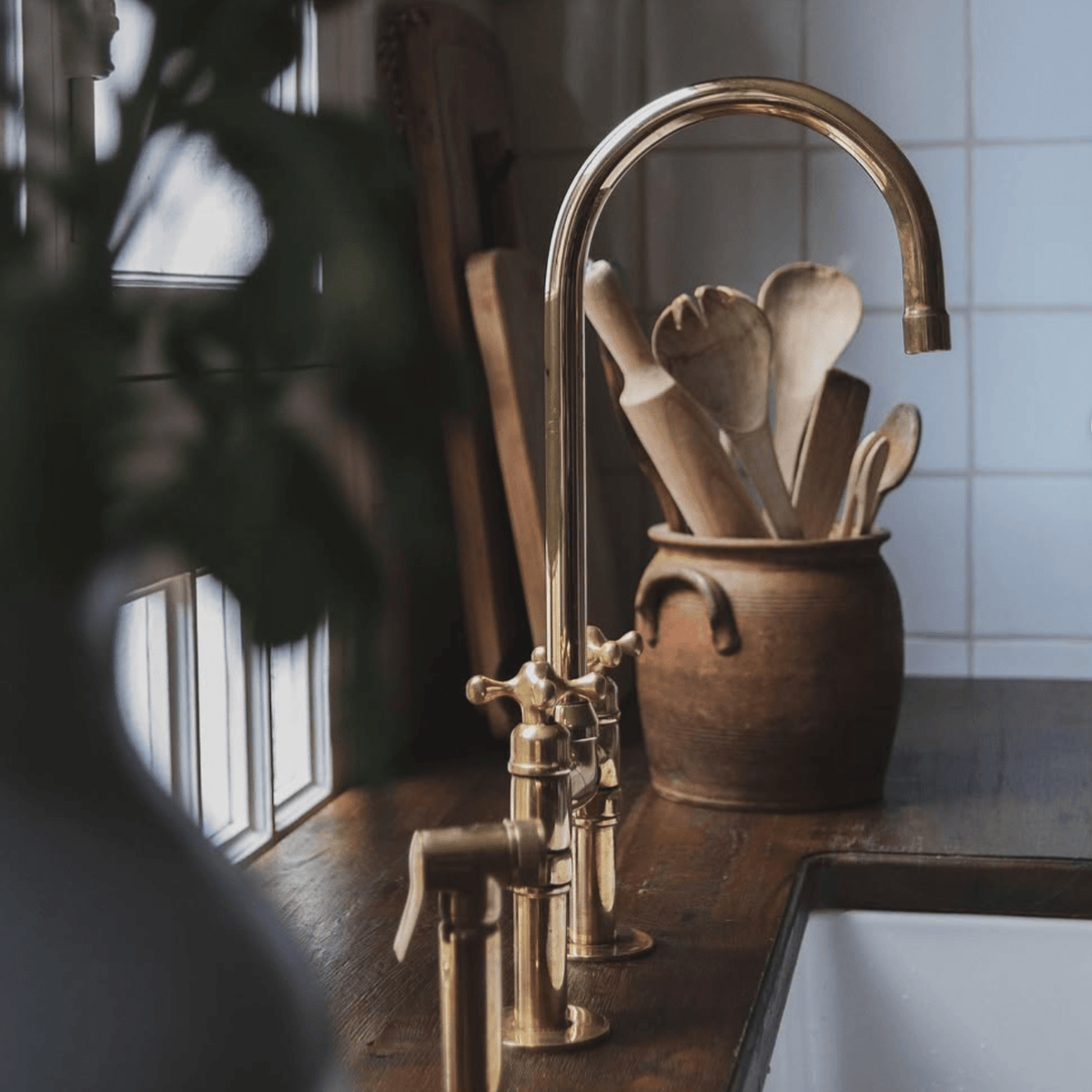 Lacquered vs Unlacquered Brass: The Honest Long-Term Comparison - Insideast