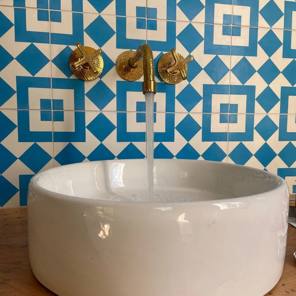 Collection de robinets de salle de bain muraux en laiton non laqué
