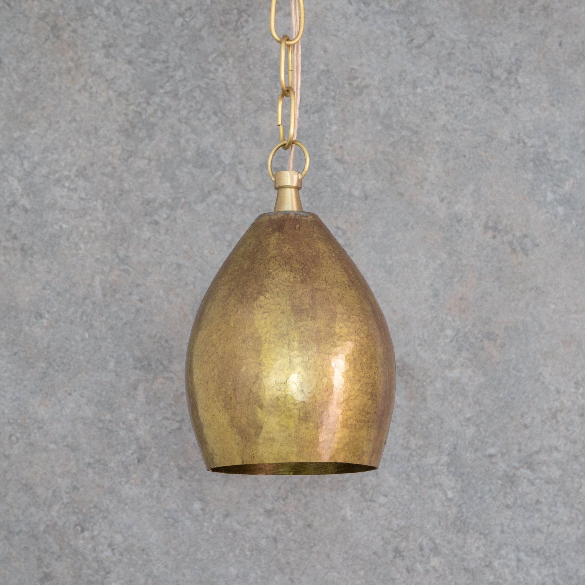 Lámpara colgante de campana martillada de cobre antiguo