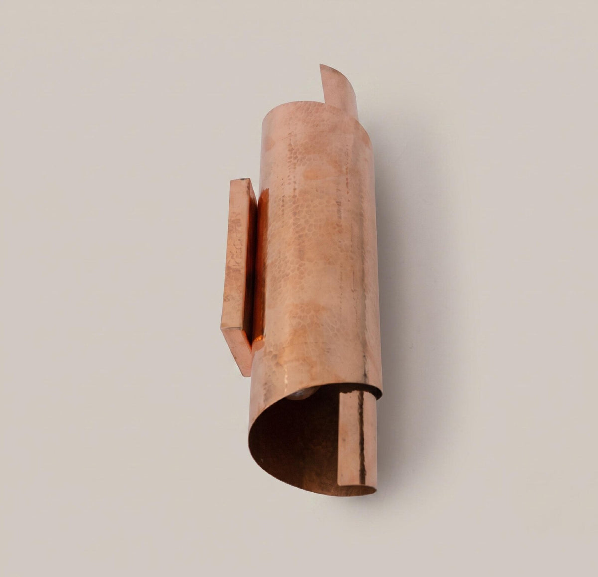 Applique murale en cuivre martelé, luminaire minimaliste, lampe rustique en cuivre