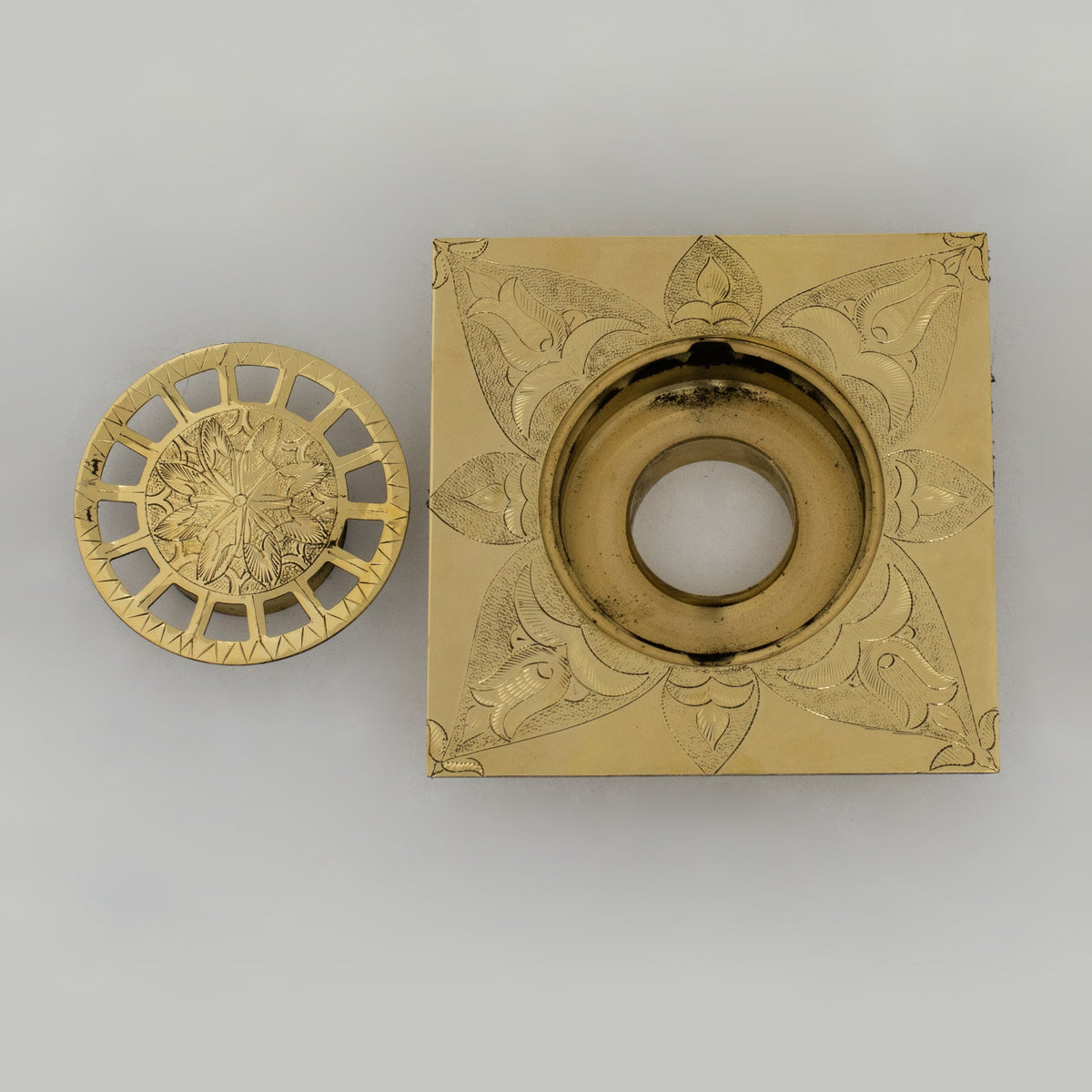 Engraved Traditional Style Brass Floor Drain | Shower floor - Insideast