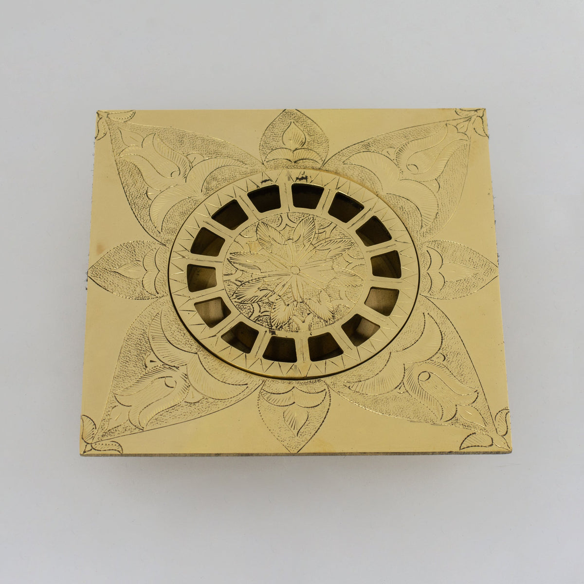 Engraved Traditional Style Brass Floor Drain | Shower floor - Insideast