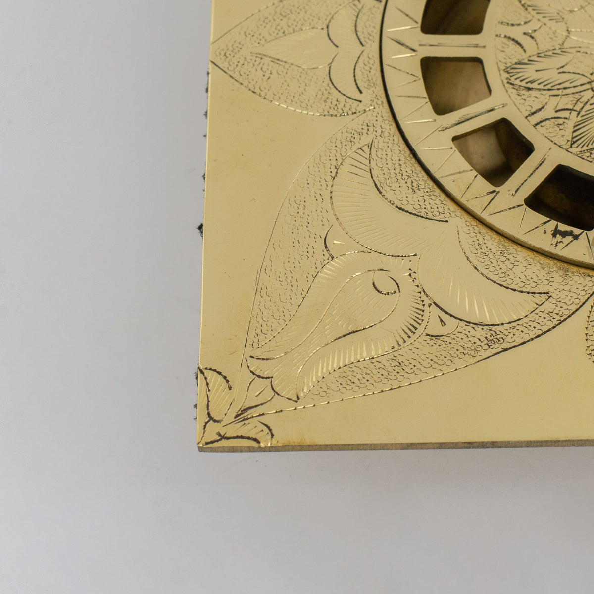 Engraved Traditional Style Brass Floor Drain | Shower floor - Insideast