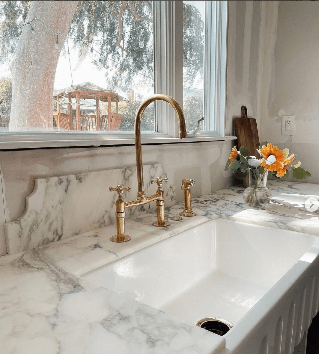 Bridge faucet components and construction