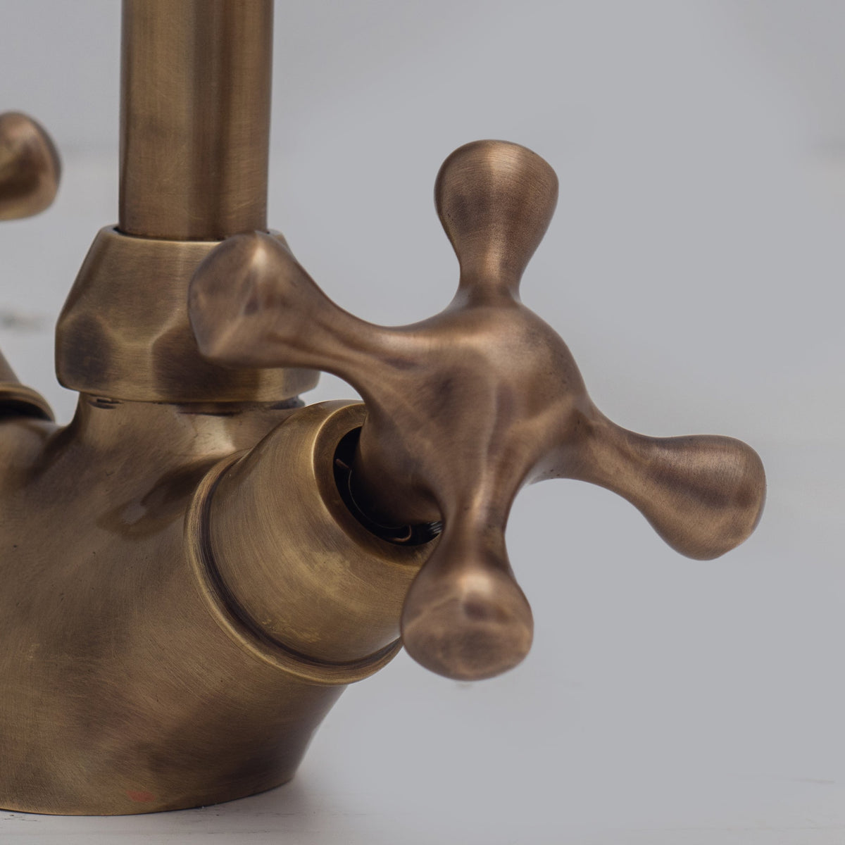 Oil Rubbed Bronze Single Hole Faucet, Antique Bronze Bathroom Sink Faucet - Insideast