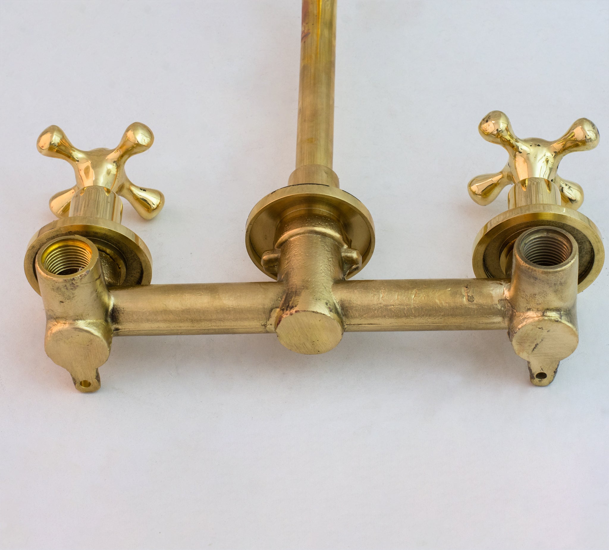 Grifo de baño empotrado de latón sin lacar