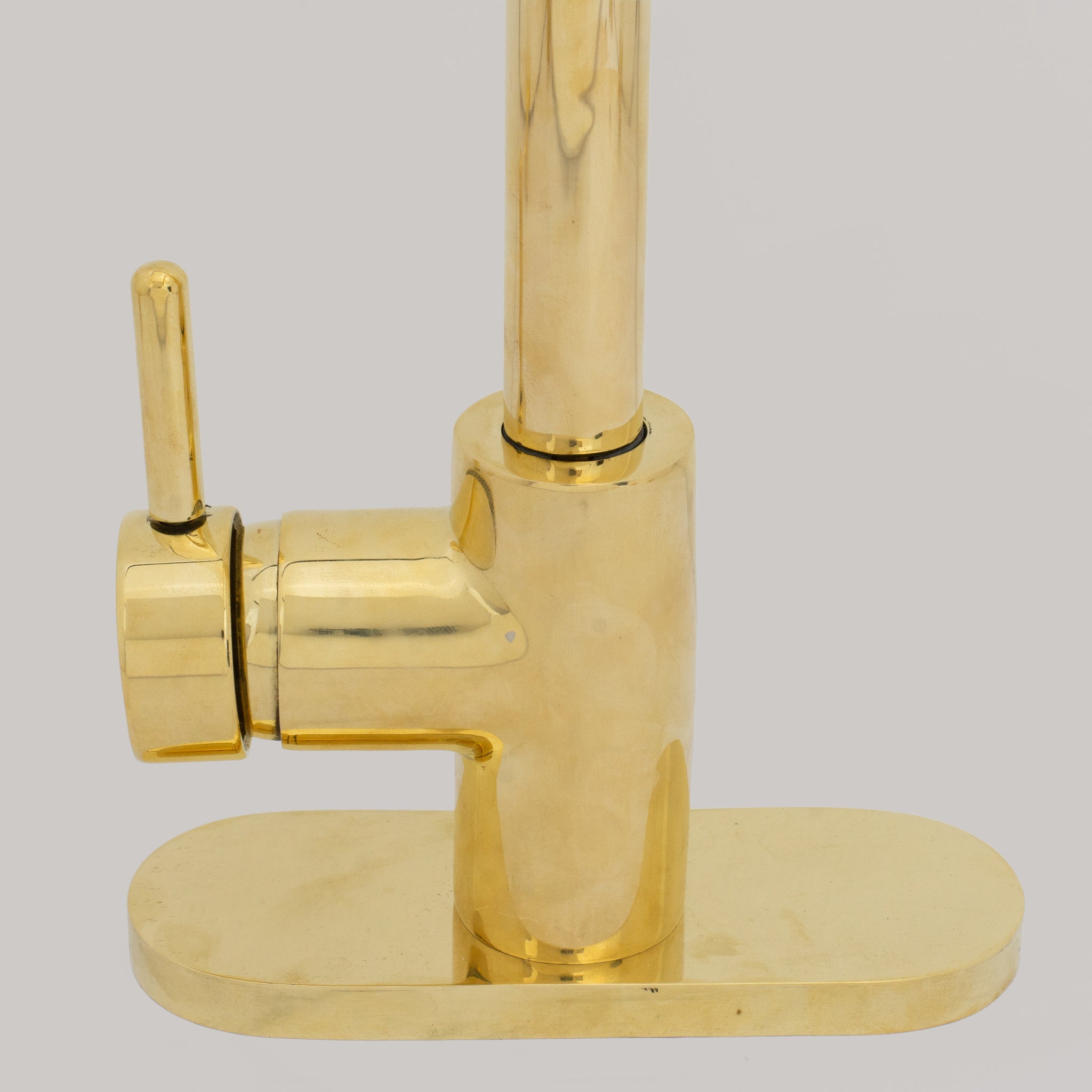 Robinet de cuisine avec plaque de recouvrement